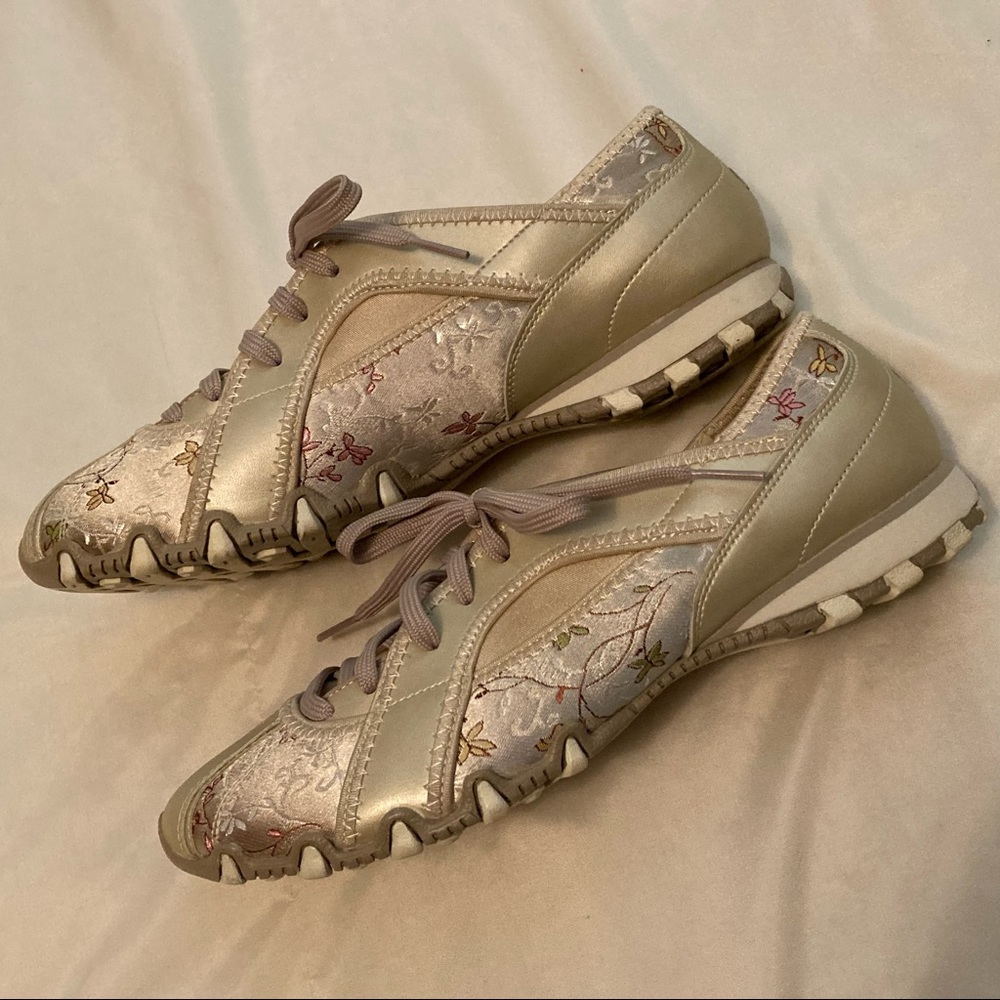 New Floral SKECHERS Metallic Waterlily Lace Ups